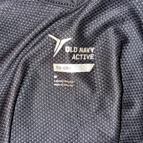 Women’s Old Navy workout tank top - Image 3