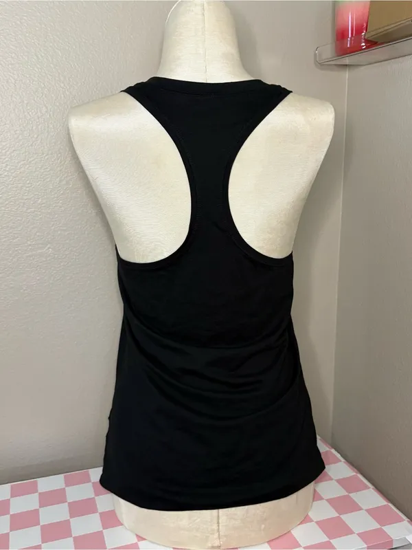 Vuori racer back tank top outdoor athletic workout casual black quiet luxury - Image 5