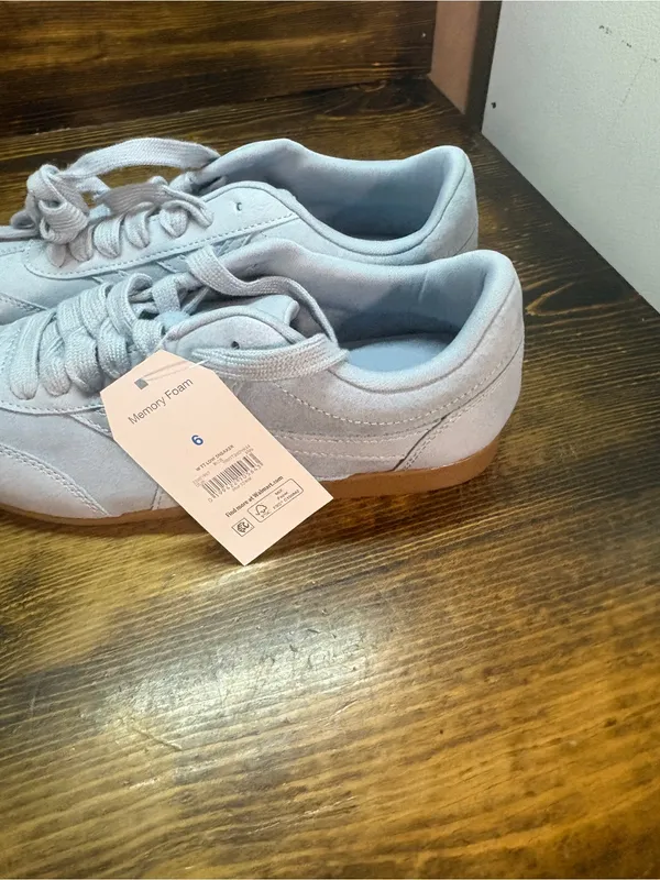 Time and tru pale blue sneakers size 6 - Image 5