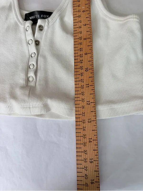 White fox Ribbed Henley Crop Tank Top size large snap closure - Image 4
