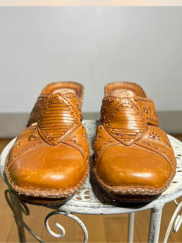 Clarks Artisan Collection Hand-Tooled Leather Clogs - Tan size 5 - Image 6