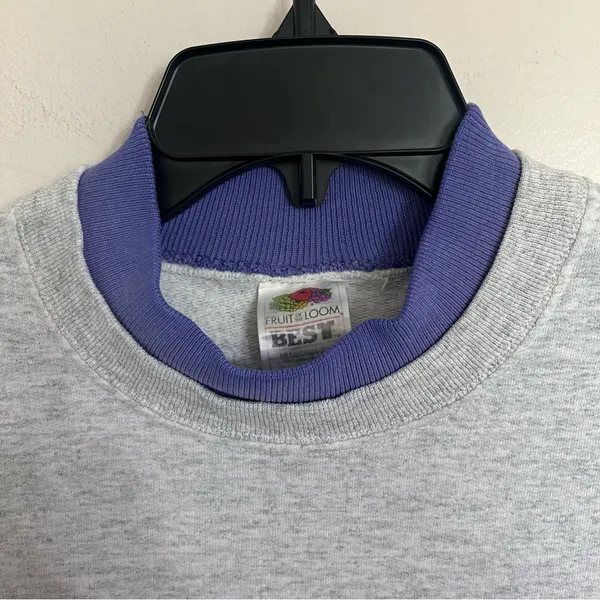 Fruit of the Loom Vintage Embroidered Hummingbird Gray Faux‎ Turtleneck Sweatshirt Size Medium - Image 10