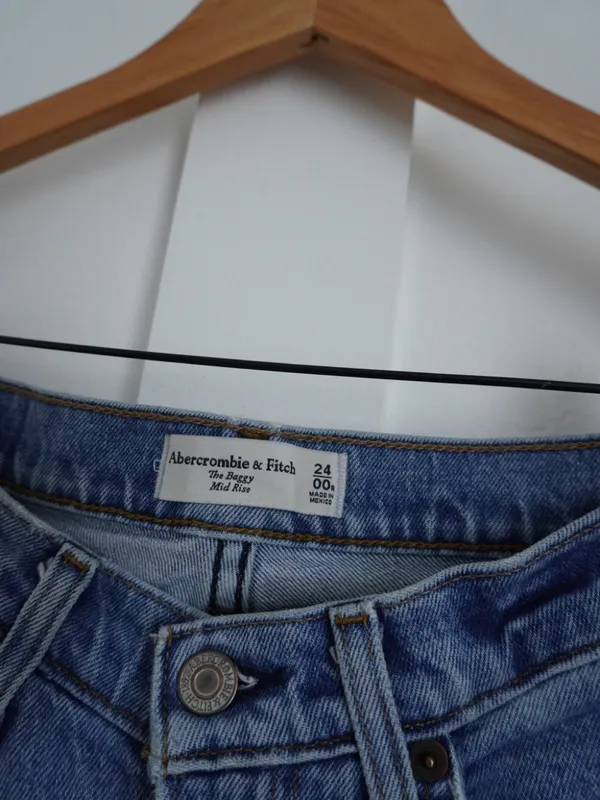 Abercrombie & Fitch Mid Rise Baggy Jean - Image 3