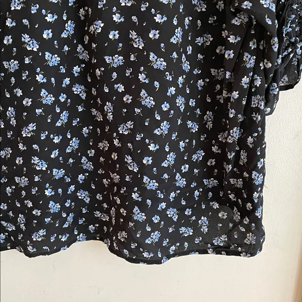 Madewell Silk Cinch-Sleeve Top in Baby's Breath True Black - Image 10
