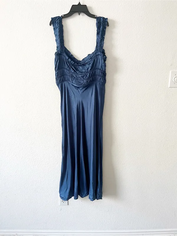 NEW‎ ASTR Enola Satin Smocked Midi Dress large - Image 8