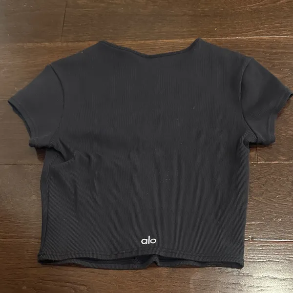 ⭐️ALO Yoga Black Ribbed TSHIRT - Image 2