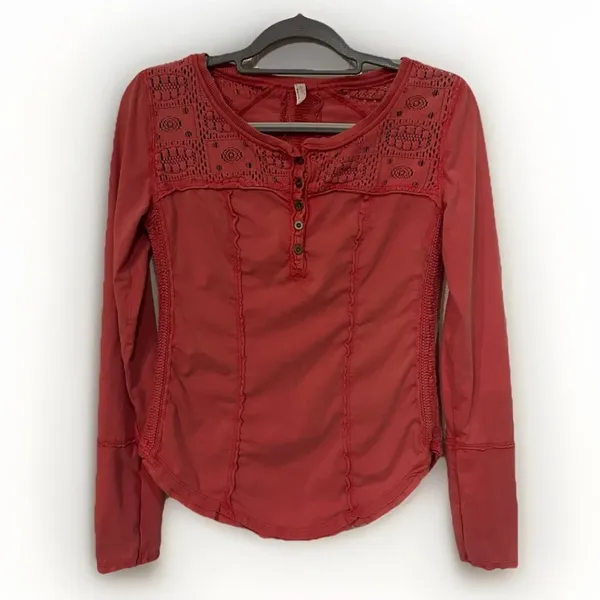 Free People Top Women's Crochet Lace Henley Long Sleeve Boho Sz M Coral Red - Image 2