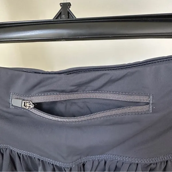 Soothfeel Grey Flowy Athleisure Skirt with Shorts Size Medium - Image 3