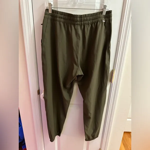 🛑SOLD🛑VUORI WEEKEND JOGGERS - Image 4