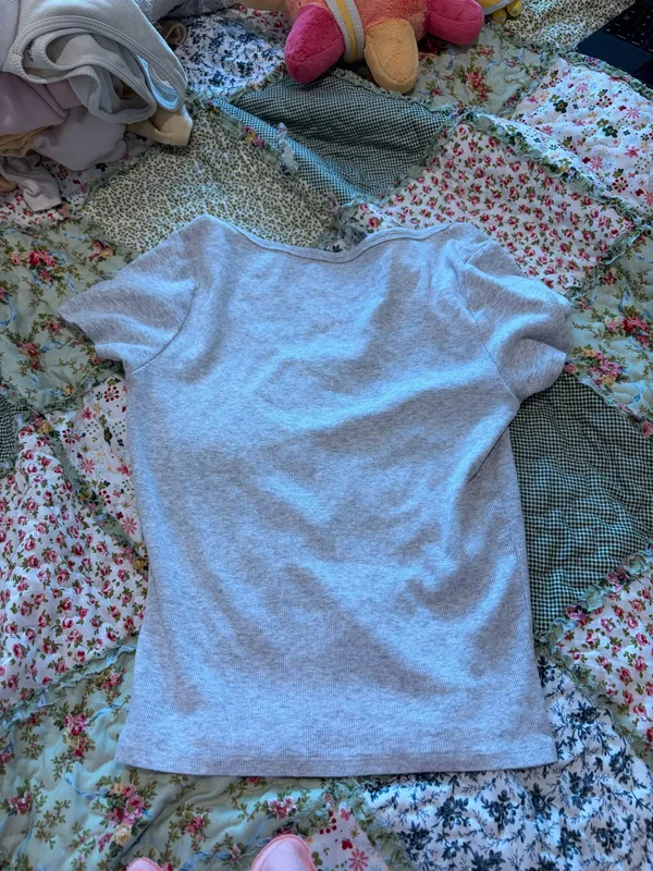 Hollister Grey Tee - Image 2