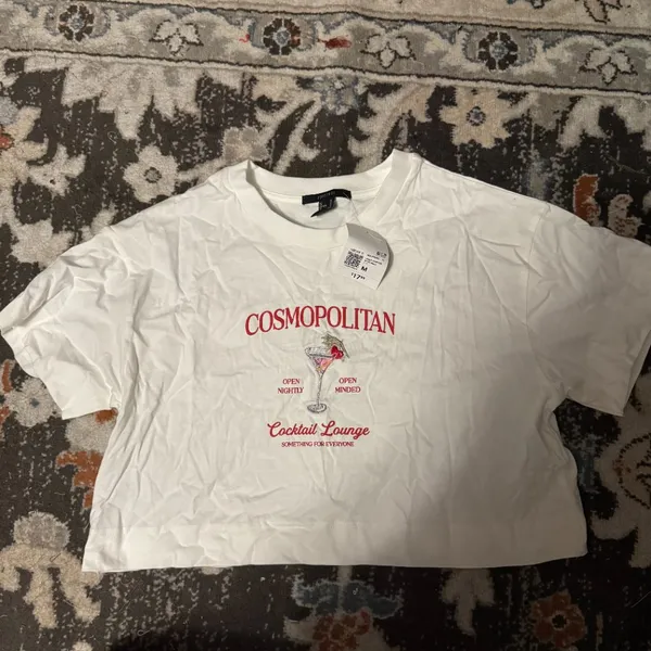 Forever 21 NWT COSMOPOLITAN COCKTAIL CROPPED TEE - Image 2