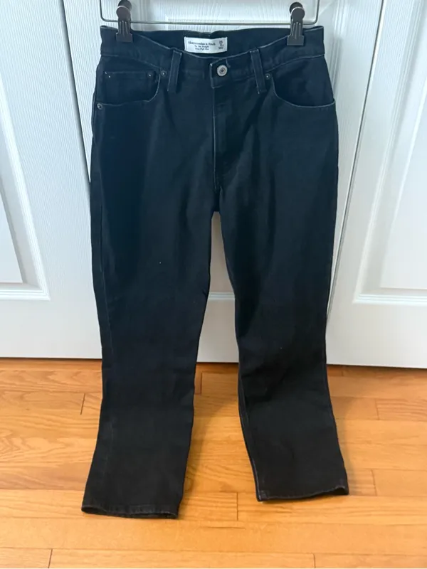 Abercrombie & Fitch Curve Love The 90s Straight Ultra High Rise Jeans in Black - Image 2