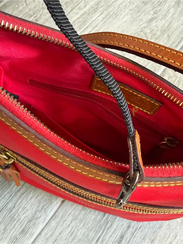 Dooney & Bourke Red Crossbody Bag Purse Vintage Y2K Classic Old Money - Image 6