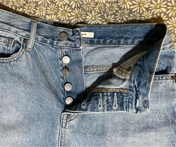 PacSun Light Wash Denim Cutoff Shorts - Image 3