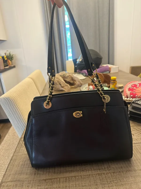 Coach Parker shoulder bag in black leather with gold-tone chain straps - Image 5