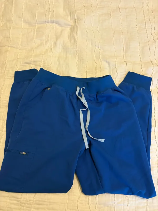 FIGS Scrubs - Image 4