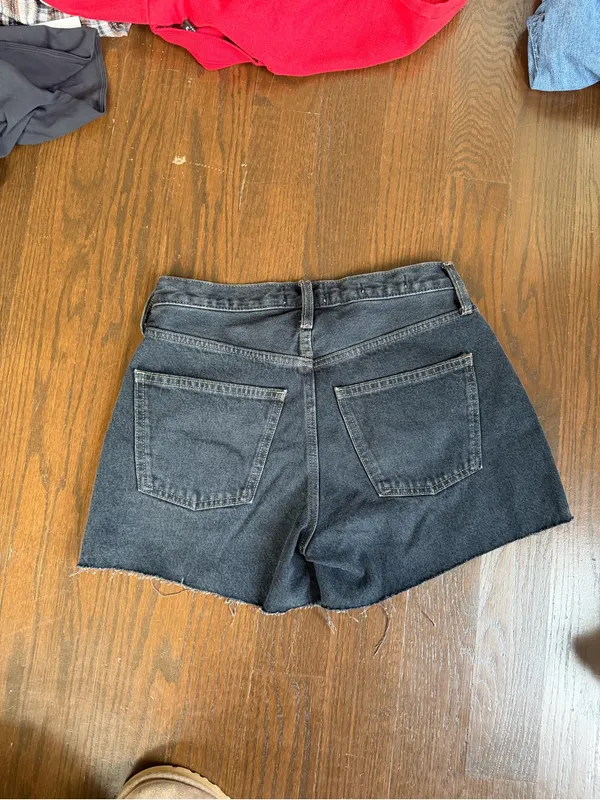Universal Threads 90s Baggy Shorts - Image 3