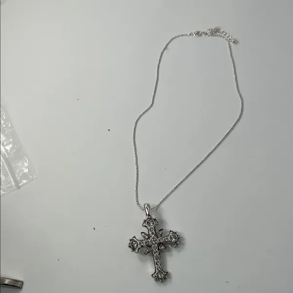 Elegant Silver Cross Pendant Necklace - Image 13