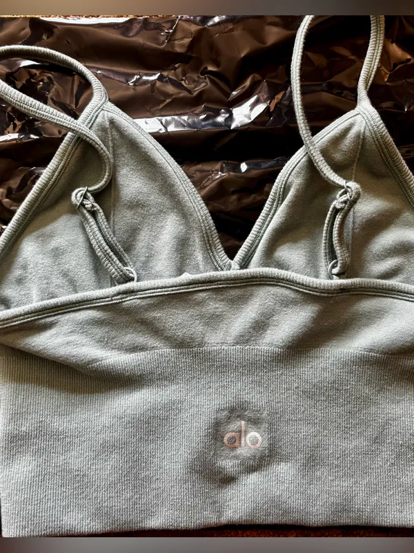 ALO YOGA Define Luxe V Neck Bra size M Sage Green Gym Run Workout - Image 2