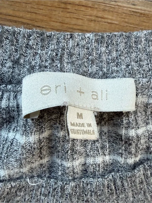 Anthropologie Eri + Ali Gray Striped Scoop Neck Sweater Medium - Image 2
