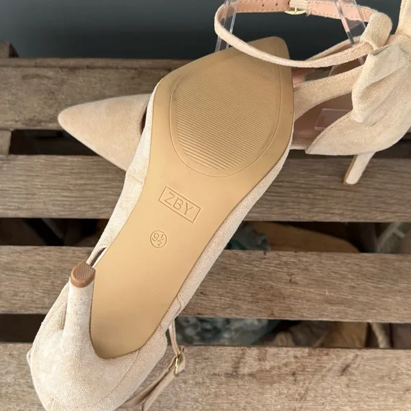 NEW ZBY Women’s Nude Suede Pointed Toe High‎ Heels Size 9.5 A29 - Image 11