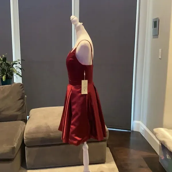 Women’s Burgundy Short Prom Party Dress NWT Medium - Image 3