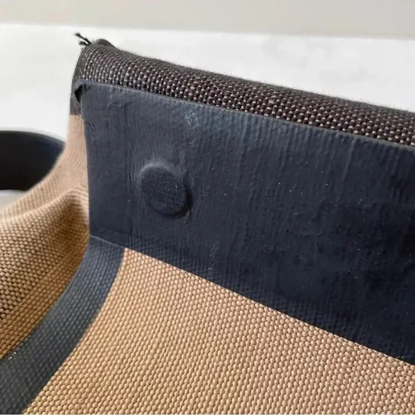 Burberry Messenger Unisex Bag - Image 13