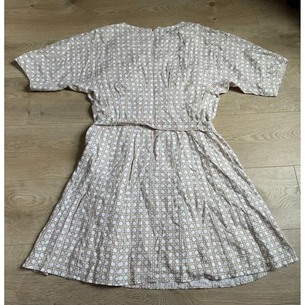 NWT Ann Taylor linen blend‎ dress geometric print belted waist v-neck size 6 - Image 2