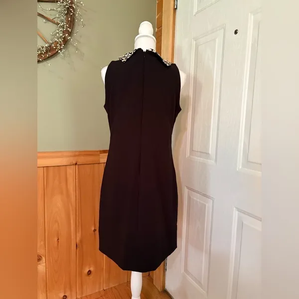 White House black market black dress with detachable accent size 8 - Image 5