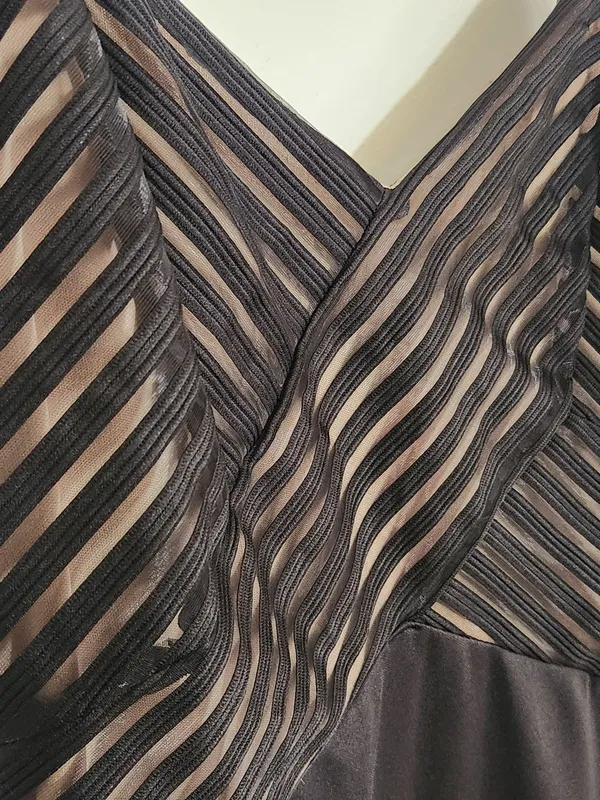 Haute Fox Black and Nude Bodycon Cocktail Dress Size 1XL NWOT - Image 4