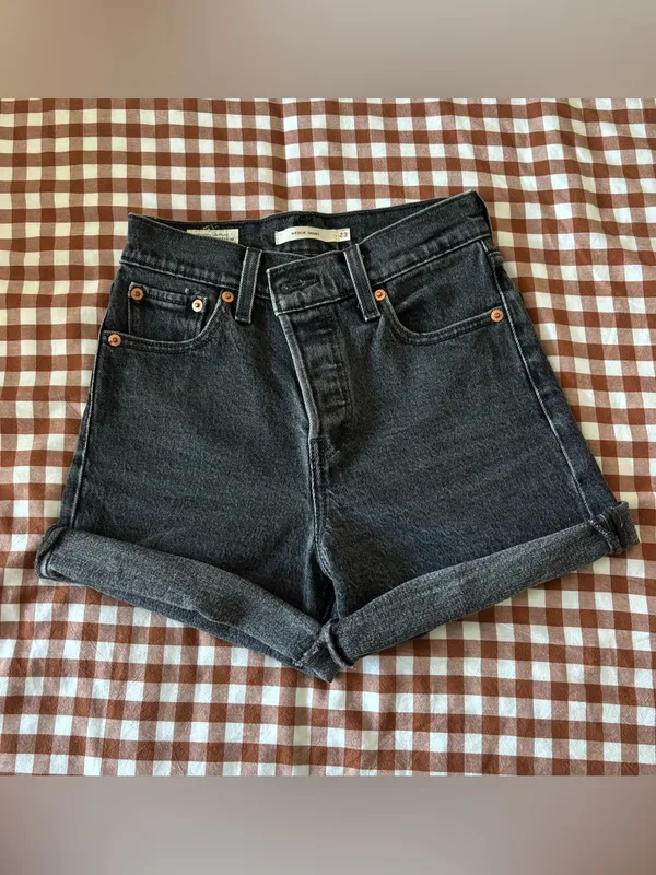 High-Waist Levi’s Black Denim Wedgie Shorts - Image 5