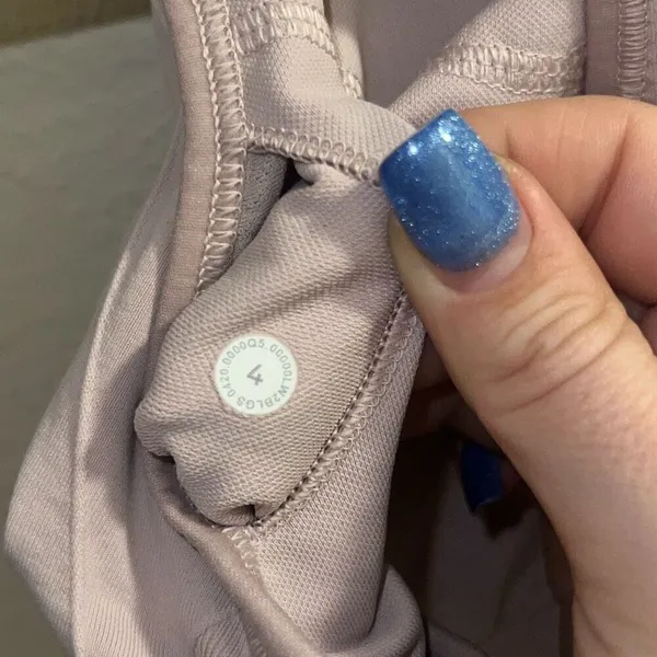 ✨Lululemon Ebb to Train Porcelain Pink Sz 4 Bra *Medium Support✨ - Image 9