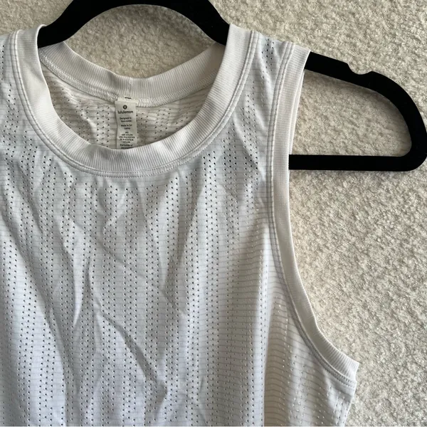 Lululemon Women’s Train‎ To Be Stripe White Tank Top Size 2 - Image 5