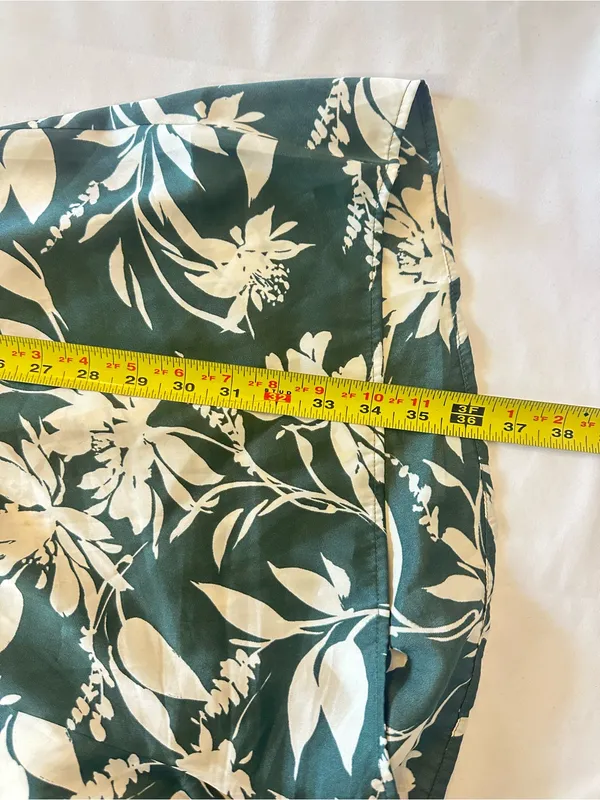 Abercrombie & Fitch Green and White Floral Romper - Image 3