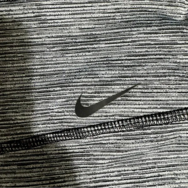 Nike Women’s Cropped Leggings - Image 3