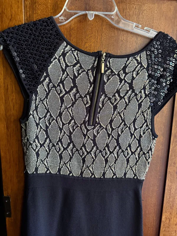 Black/gold sequin dress in size small. - Image 3