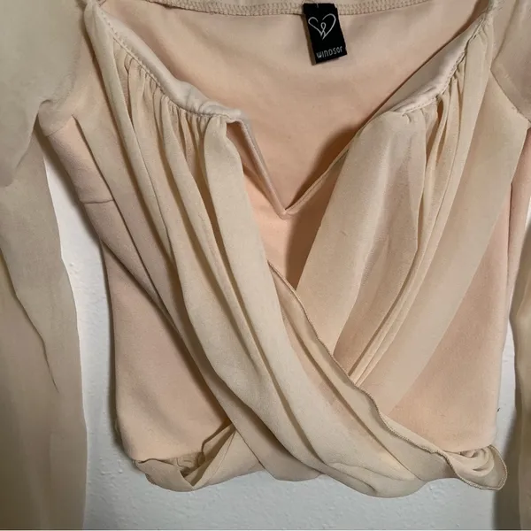 Windsor Women's‎ Size Small Faux Wrap Off Shoulder Top Beige Cream Long Sleeve - Image 5