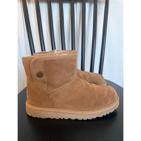 Ugg Jona Women’s snap closure short ankle boot size 6 - Image 5