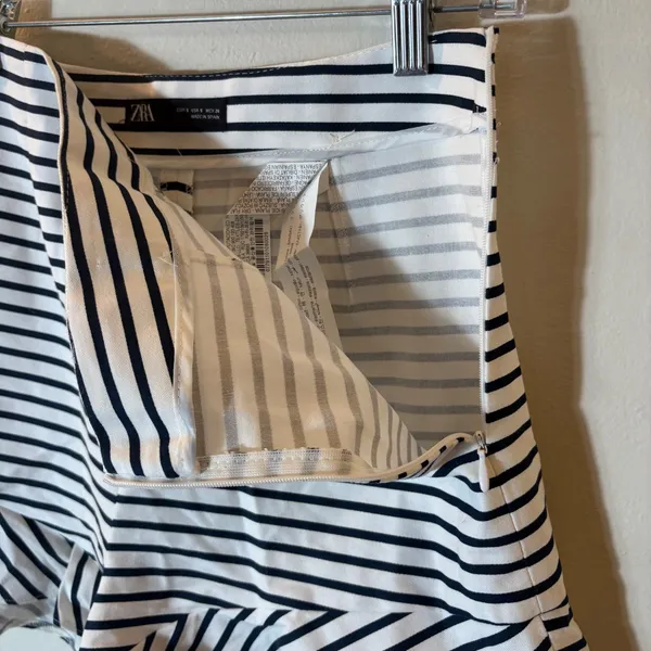 Zara Navy White Striped Ruffle Hem High Waisted Shorts Size Small‎ - Image 4