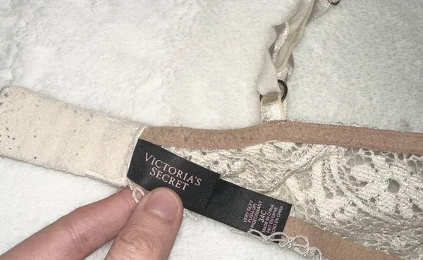 Victoria’s Secret Beige Lace Very Sexy Push Up Bra! - Image 6