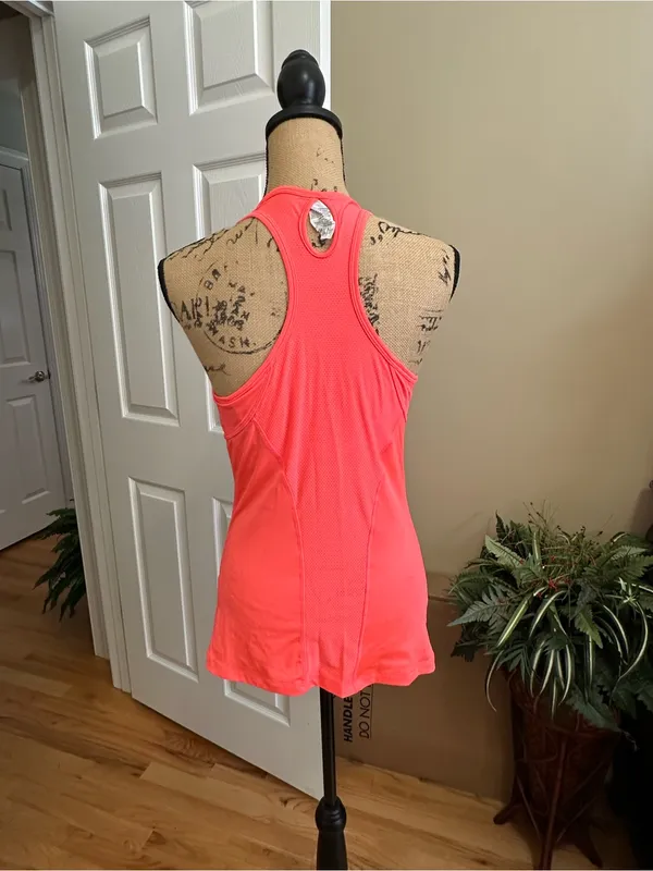 Danskin Now Coral Freeze Racerback Athletic Tank Top Women’s Medium - Image 4