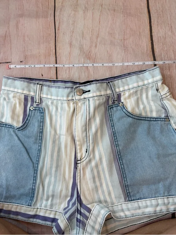 Urban Outfitters BDG Striped Patchwork High Rise Mom Shorts Size 32 Nebraska - Image 2