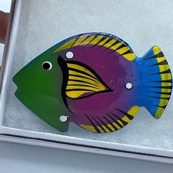 Bright fun Artisan made lightweight wooden fish brooch - Image 2