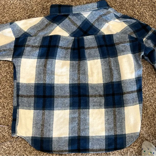 Blue and White Plaid Shacket Jacket size medium, button up, faux pockets - Image 7