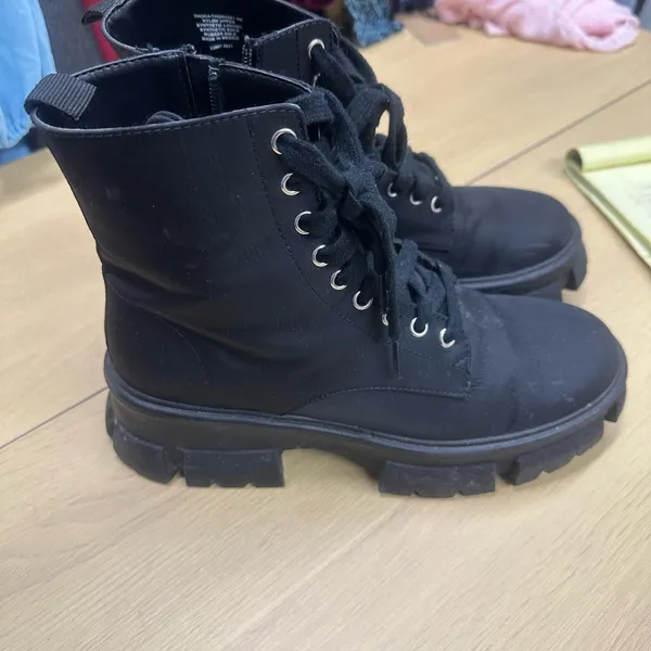 Steve Madden Thora Women’s Black Lace-up Boots Size 9M EUC - Image 3