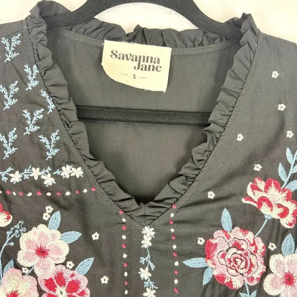 Savanna Jane Floral Embroidered Cinch Waist Top Size Small Black V-Neck - Image 6