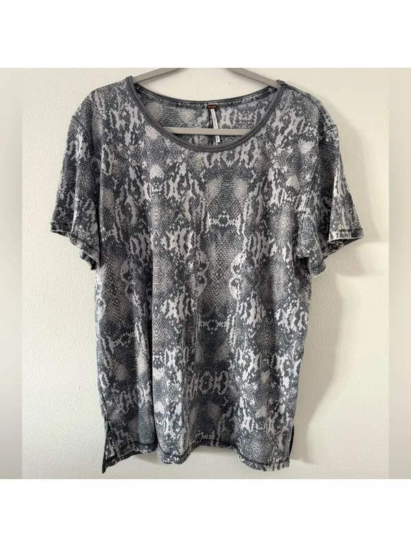 Free People Tourist Tee Black Combo Snake Print size medium - Image 2