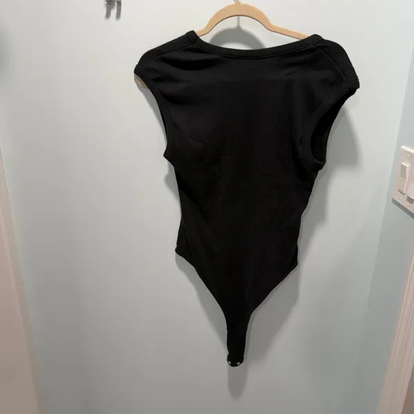 Universal‎ Thread Bodysuit Black Medium Ribbed V-Neck Sleeveless Casual - Image 5