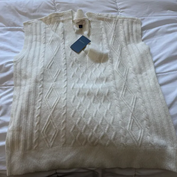 Universal Threads V-Neck Cable Knit Sweater - Cream - Image 4