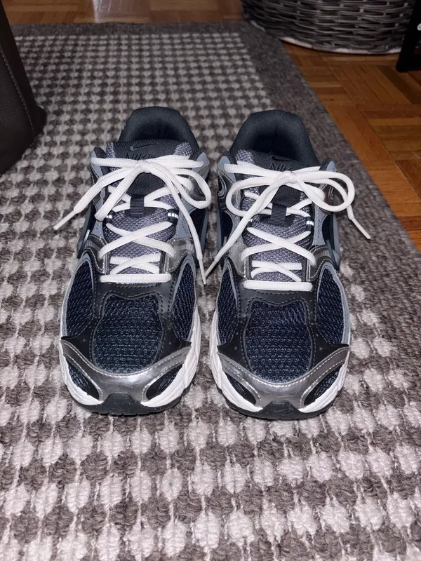 Women’s Nike Sneakers - Image 2